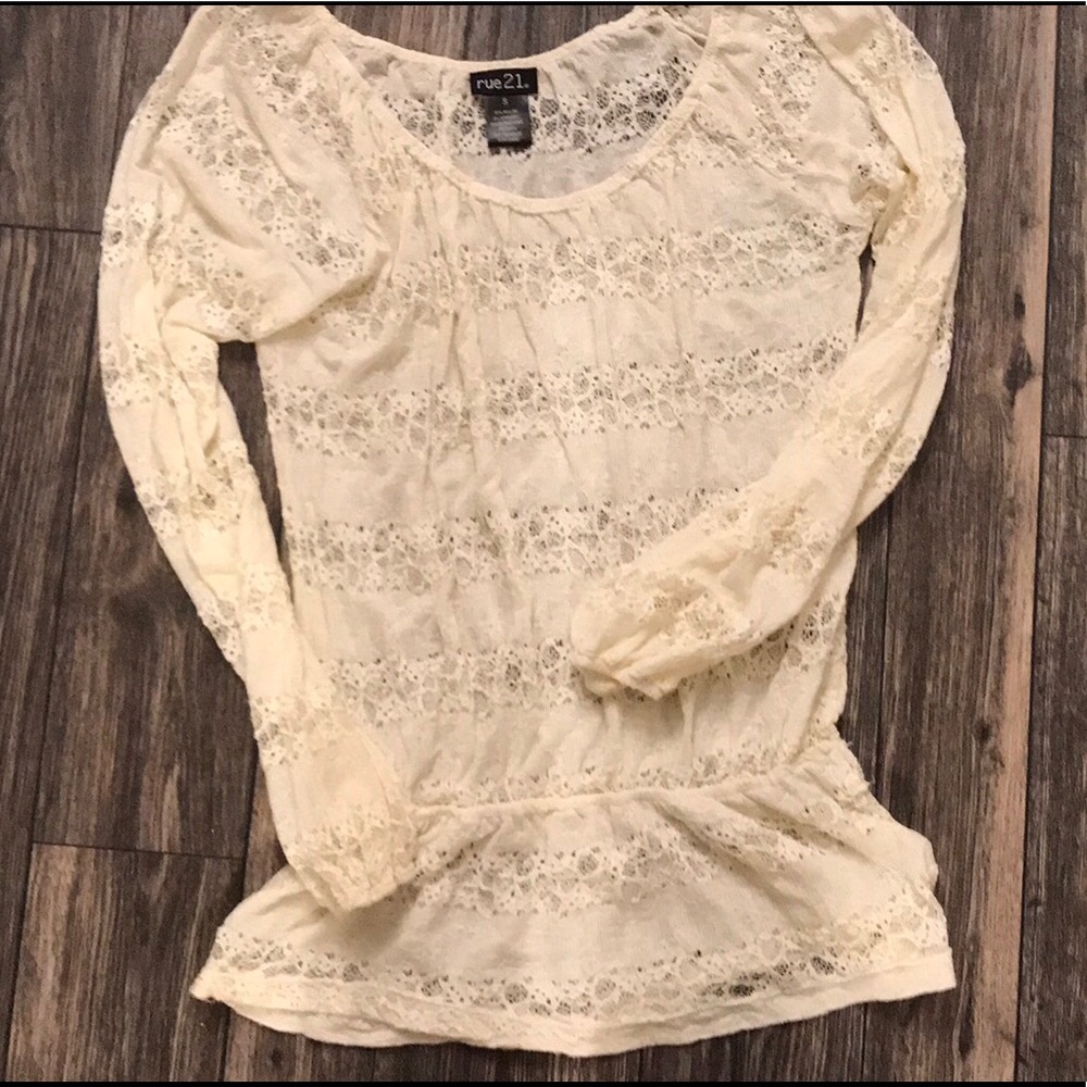 Lacy long sleeved woman’s top